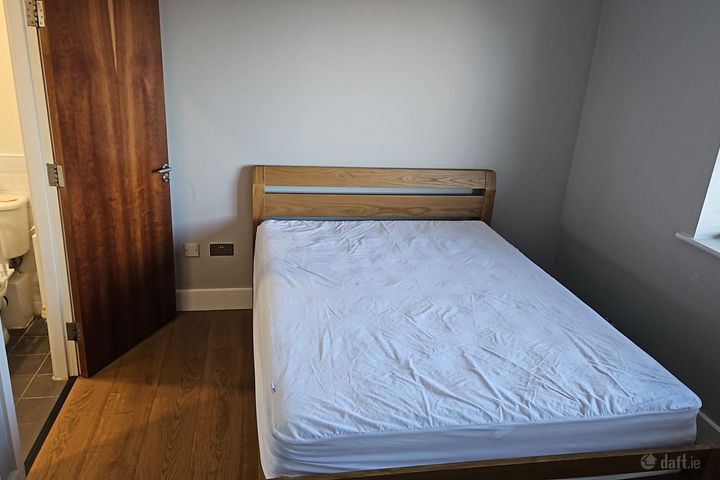 Cloonlara Square,Phoenix Park Avenue,Phoenix Park Racecourse,Dublin 15, Navan Road (D7), Dublin 7