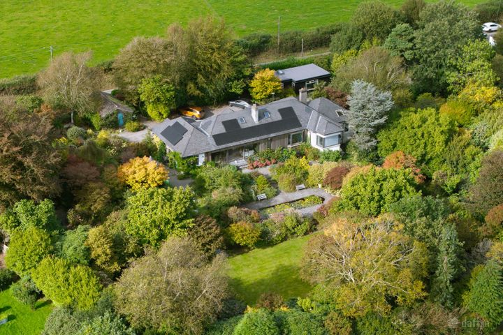 Lakemount, Barnavara Hill, Riverstown, Co. Cork, T45X340