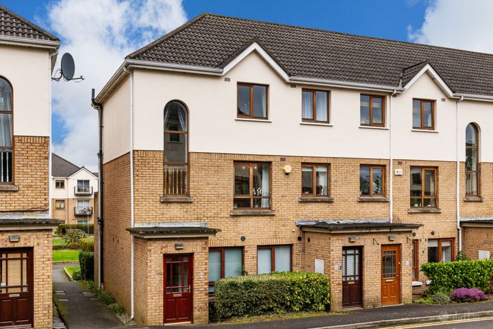 9 The Court, Larch Hill, Santry, Dublin 17, D17C200
