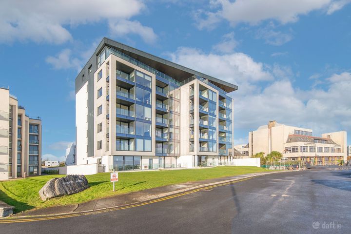 Apt 37, Cova Da Iria, 105 Upper Salthill, Galway