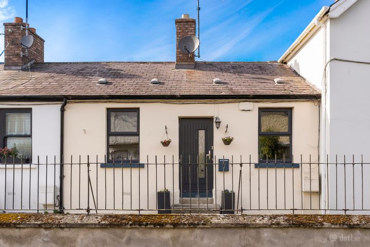 5 Glenalua Terrace, Glenalua Road, Killiney, Co Dublin, A96WV91