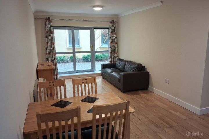 Knapps Square, Mulgrave Road, Cork City Centre