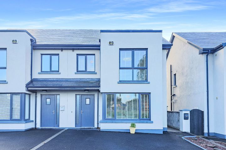 5 Curate's Court, Roslevan, Ennis, Co Clare, V95X58R