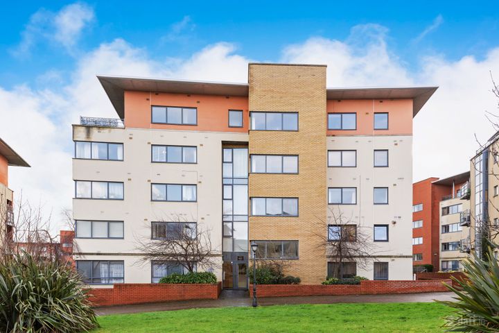 31 The Oval, Tullyvale, Cabinteely, Dublin 18, D18AD65