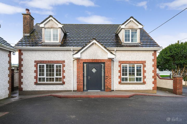 2 Rahardrum, Dublin Road, Virginia, Co Cavan, A82X439
