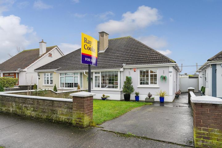 5 Cherryfield Court, Hartstown, Dublin 15