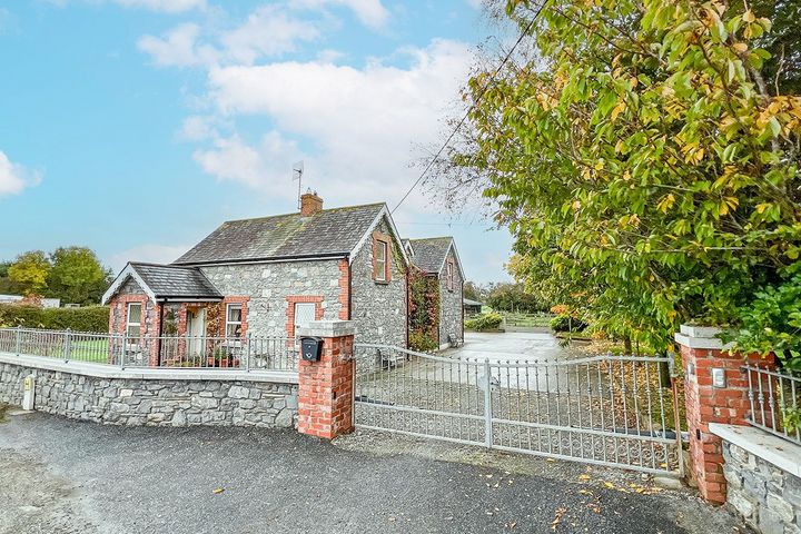 Stone Lodge, Monabrika, Freshford, Co. Kilkenny, R95W8K7