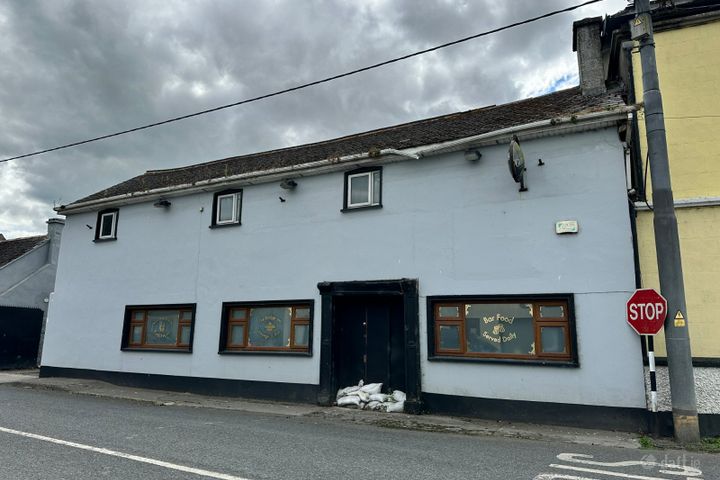 The Bridge Inn, Old Bridge Street, Freshford, Co. Kilkenny - Photo 2