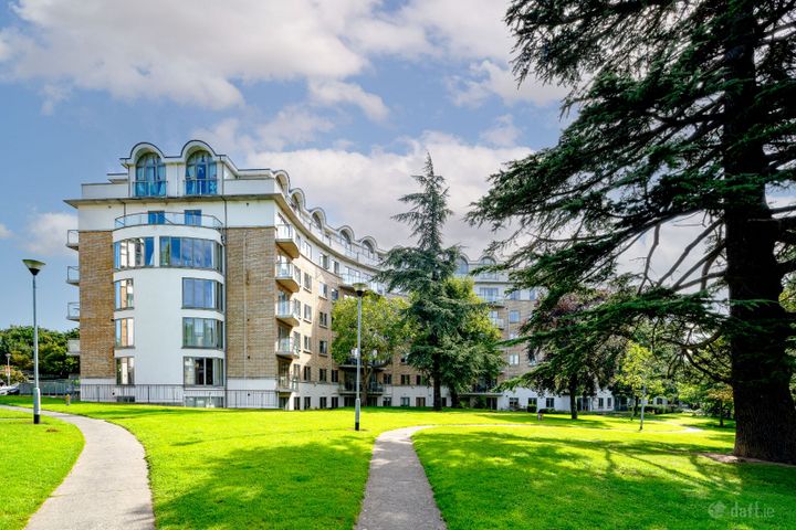 30 The Oaks, Dundrum, Dublin 16, D16XR94
