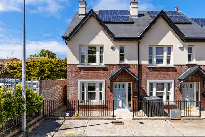 10 Tapton, Murphystown Road, Leopardstown, Dublin 18, D18DP48