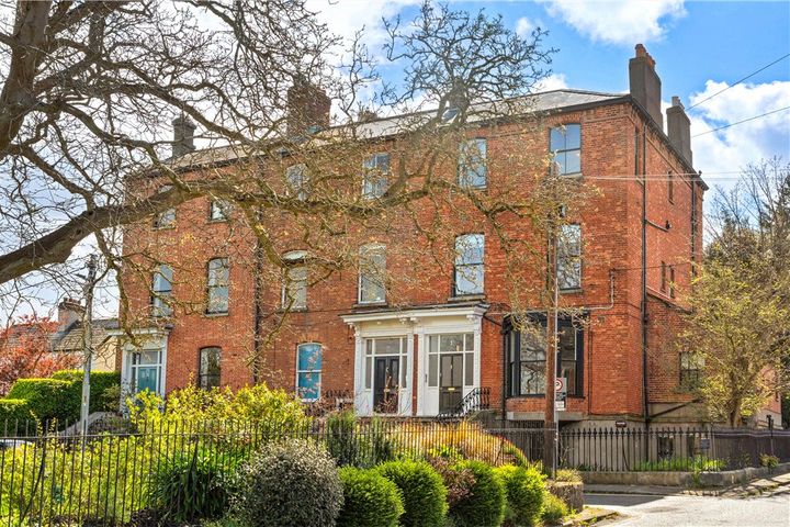 Top Floor Apartment, 1 Eaton Square, Monkstown, Co. Dublin, A94XP27