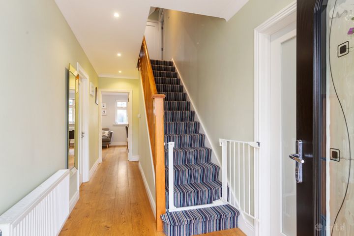 18 The Court, Cypress Downs, Templeogue, D6WT181 - Photo 2