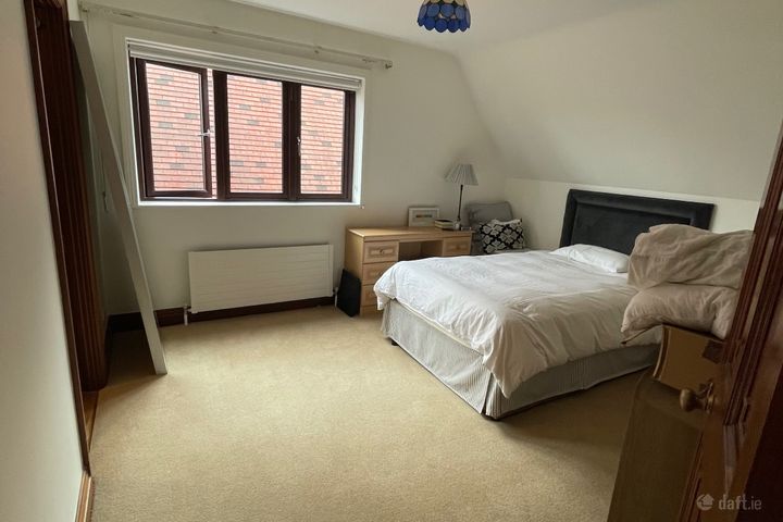 Meadowfield D18, Leopardstown, Dublin 18