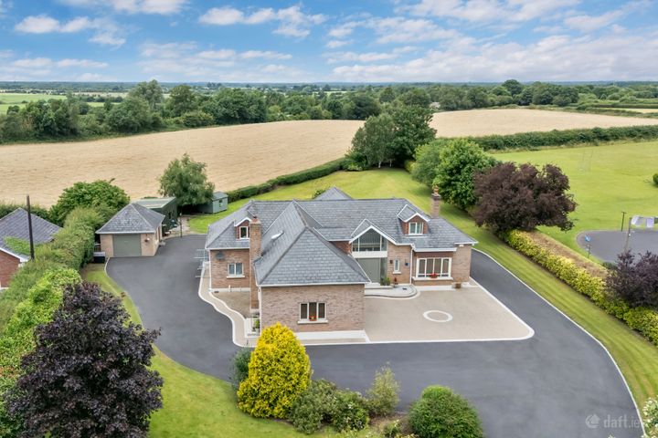 Huntsbury, Quinsboro,, Monasterevin,, Co. Kildare., W34RY89