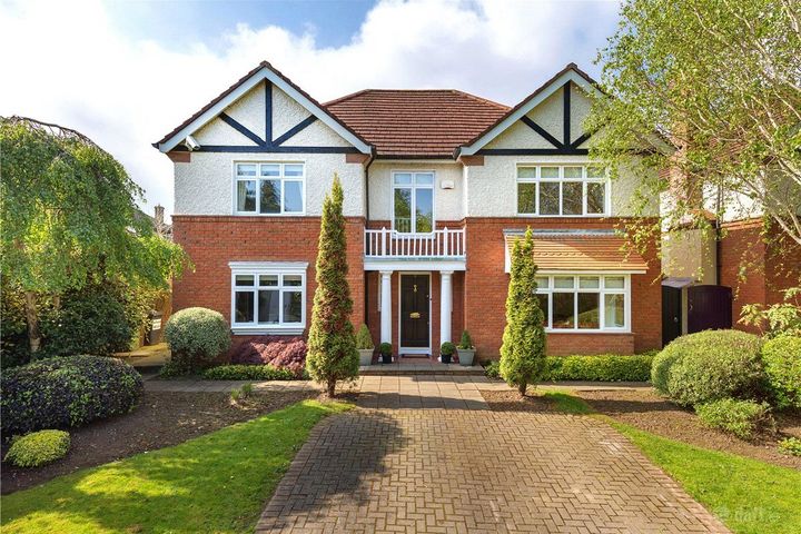 1 Hampton Park, St Helens Wood, Booterstown, Dublin