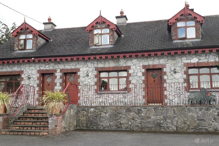 3 Castle Gardens, Townparks, Cahir, Co. Tipperary