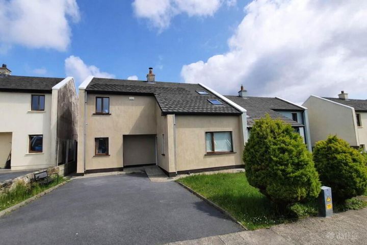 17 Racecourse Lawns, Clifden, Co. Galway, H71EC94