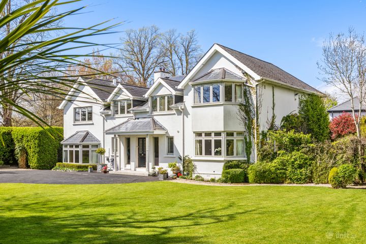 Castlemoyle, Leopardstown Road, Foxrock, Dublin 18, D18K4H3