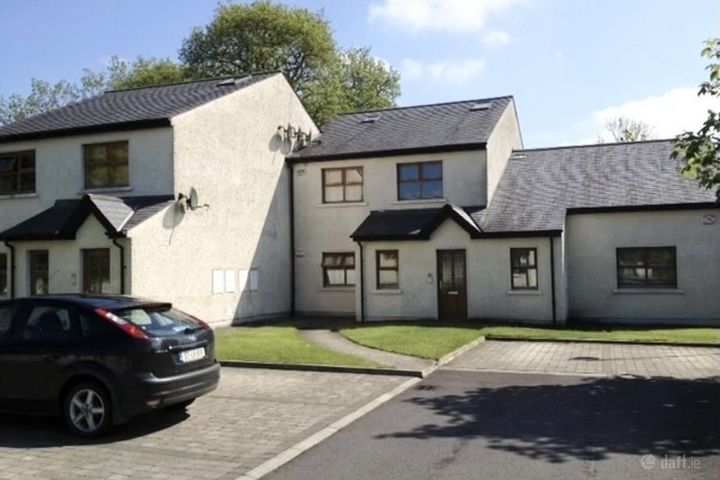 10 Temple Court, W91N455