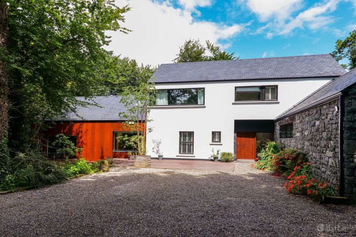 Belwood, Ballynahallia, Moycullen, Co. Galway, H91C5PN