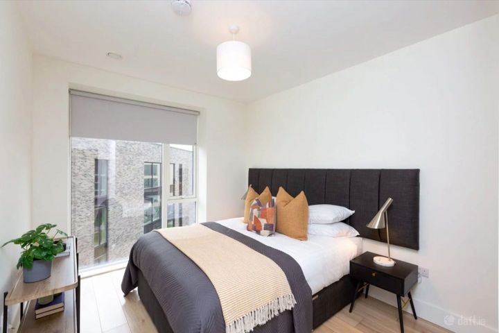 Double room with private bathroom and gym, Bluebell, Dublin 12