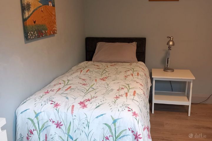 25 Greenwood Close, Ayrfield, Dublin 13