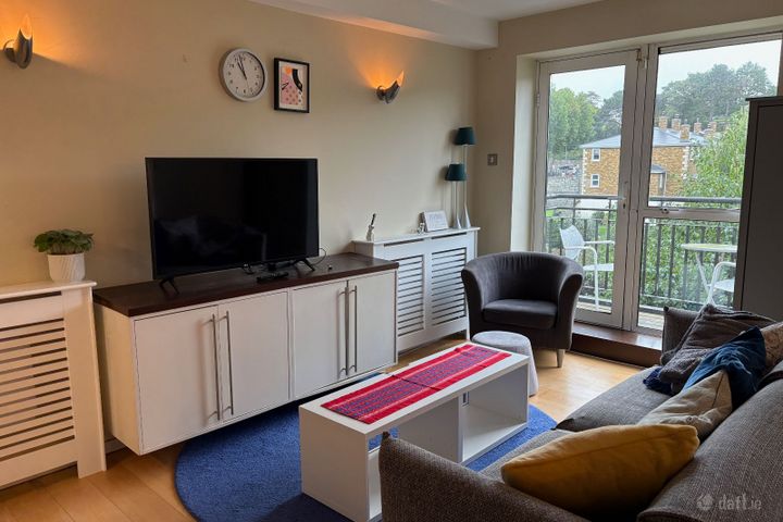 Riverbank House, Islandbridge, Kilmainham, Dublin 8