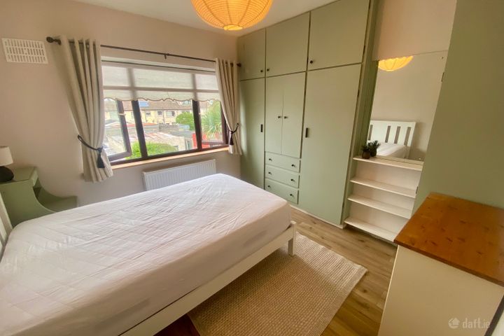 Double room + private living room, Greenhills, Dublin 12