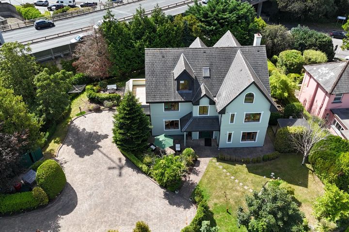 Instow, Riverbank, Douglas, Co. Cork, T12Y9V3