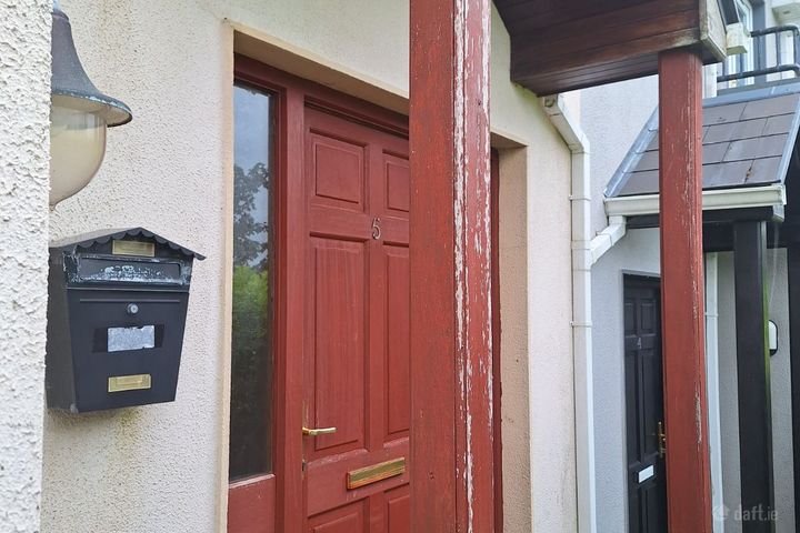 5 An Srúthan, Cross Street, Loughrea, Co. Galway
