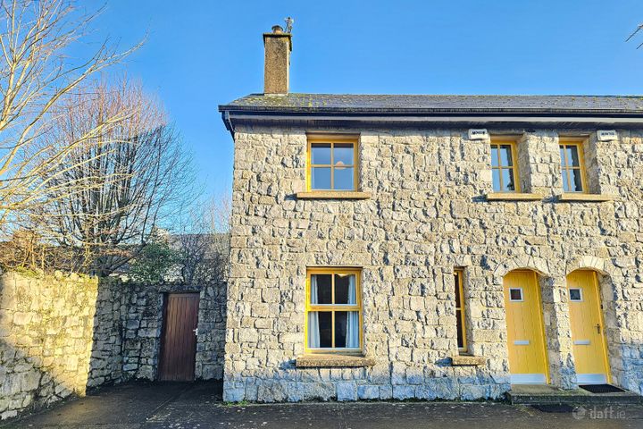1 Castle Court, Clarecastle, Ennis, Co. Clare, V95R9C3