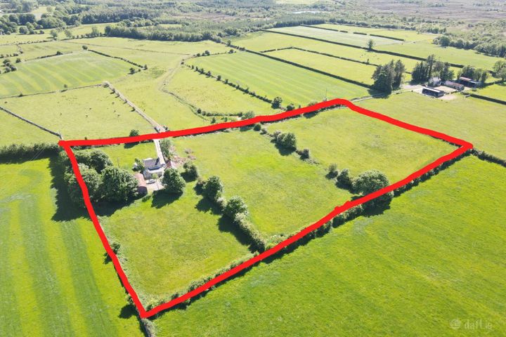 Farmhouse on c.6 acres of land at Hollybrook, Claremorris , Claremorris, Co. Mayo, F12E922