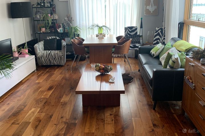 Kilmainham square , Dublin 8