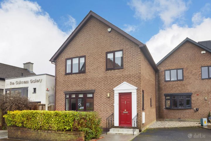 1 Westminster Court, Foxrock, Dublin 18, D18P043