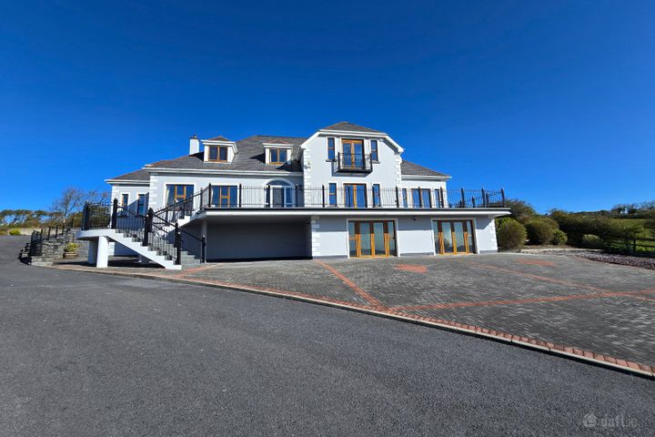 Lakil House, Kilaspuglinane, Lahinch, Co. Clare, V95H928