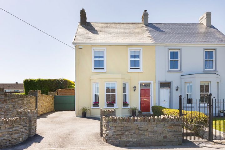 2 Lakeview, Carrignafoy, Cobh, Co. Cork, P24WK20