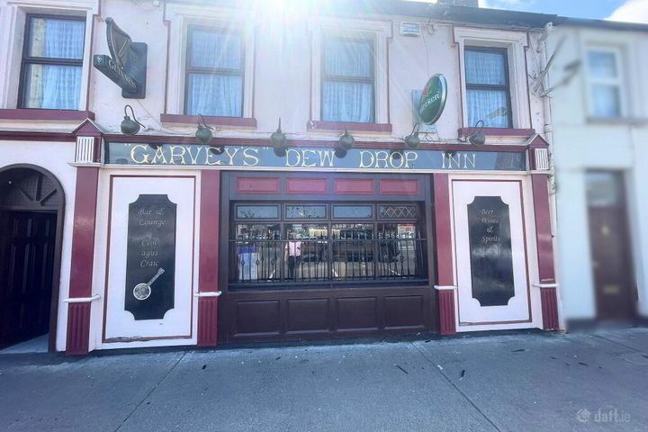 Garveys Dew Drop Inn, Market Square, Charlestown, Co. Mayo, F12P583