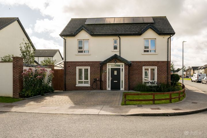 19 Cois Glasin Green, Johnstown, Navan, Meath
