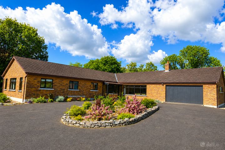 Saint Mullins Road, Tinnahinch, Graiguenamanagh, Co. Carlow, R95W1C5