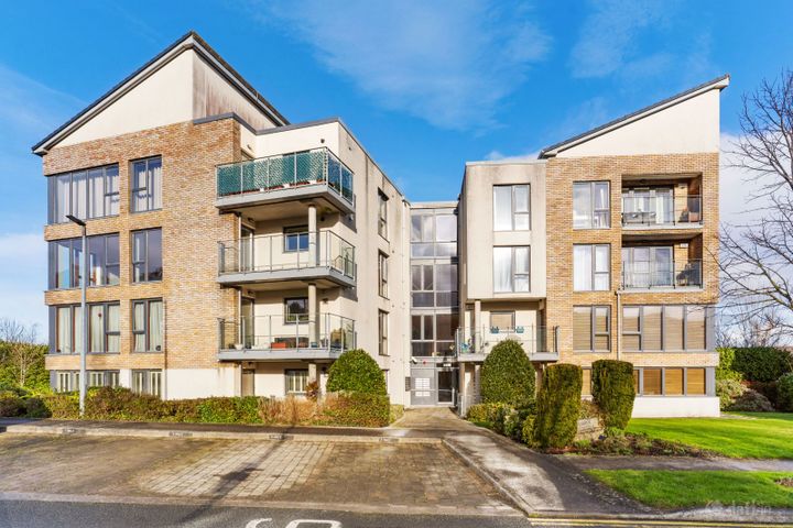 15 Rockbrae Hall, Ticknock Hill, Sandyford, Dublin 18, D18E970
