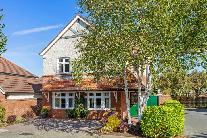 10 Hampton Park, St Helen's Wood, Booterstown, Dublin