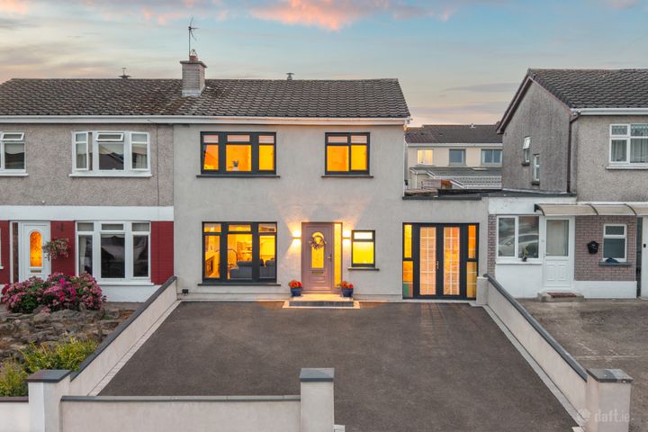 104 Moorefield Park, Newbridge, Co. Kildare, W12PF79