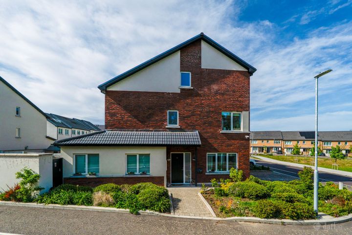 A Rated 4 Bed Home, Dublin 18, Leopardstown, Dublin 18