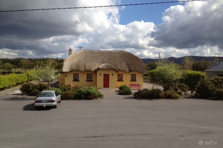 The Thatch Cottage, Strandsend, Cahersiveen, Co. Kerry, V23K799