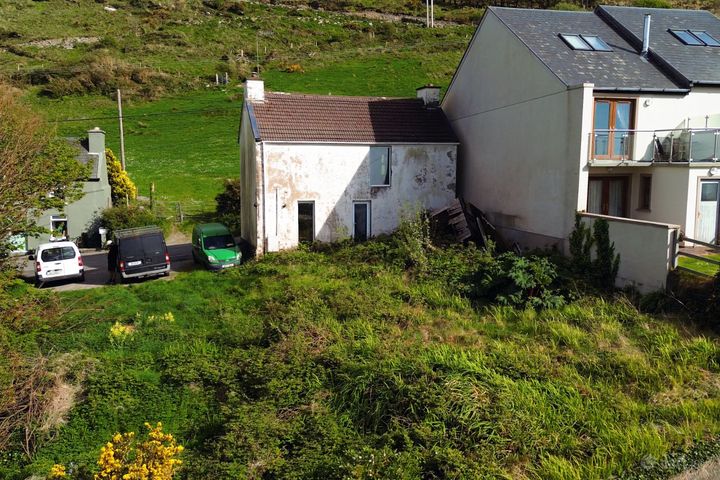 Barr Na Sráide, Caherciveen, Cahersiveen, Co. Kerry, V23E132