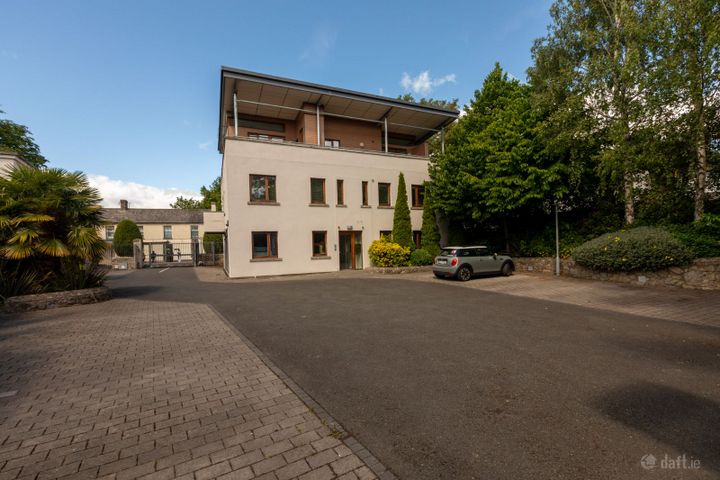 6 Aubreyville, Dublin Road, Shankill, Dublin 18, D18XR65