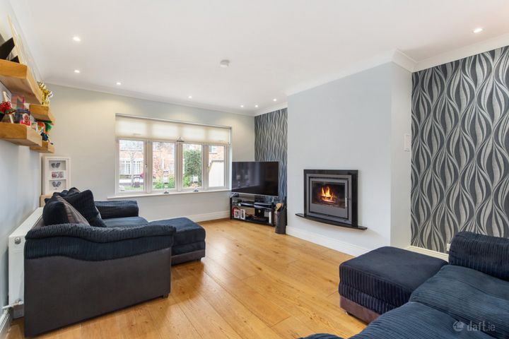 18 The Court, Cypress Downs, Templeogue, D6WT181 - Photo 3