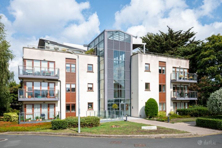 Apartment 3, Kelston Hall, Foxrock, Dublin 18, D18F594