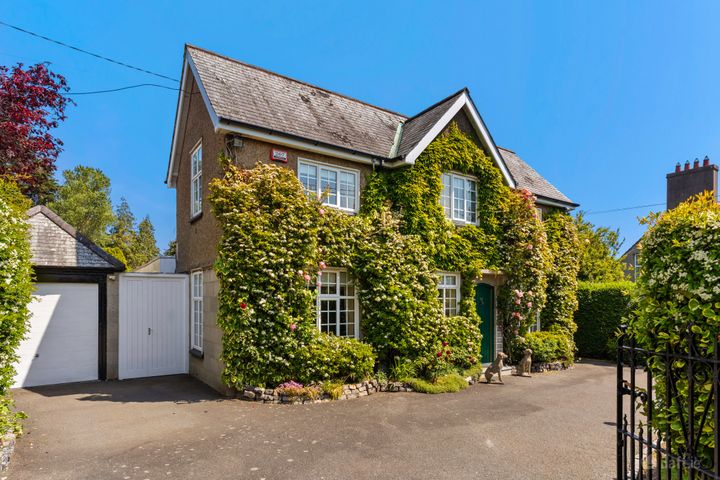 Woodview, Gordon Avenue, Dublin 18, D18N7Y0