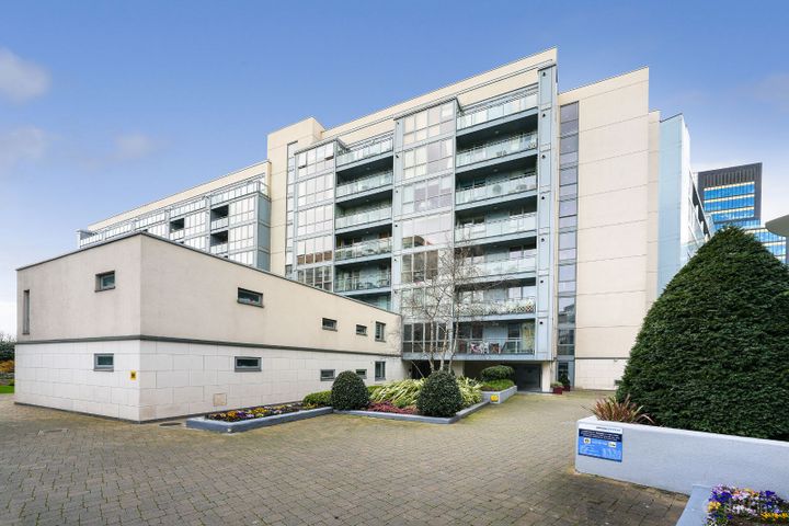 Apartment 18, The Hibernian, The Gasworks, Grand Canal Dock, Dublin 4, D04CF43 - Photo 2